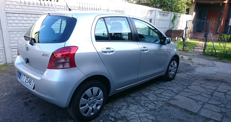 Toyota Yaris cena 15800 przebieg: 215700, rok produkcji 2006 z Tarnów małe 781